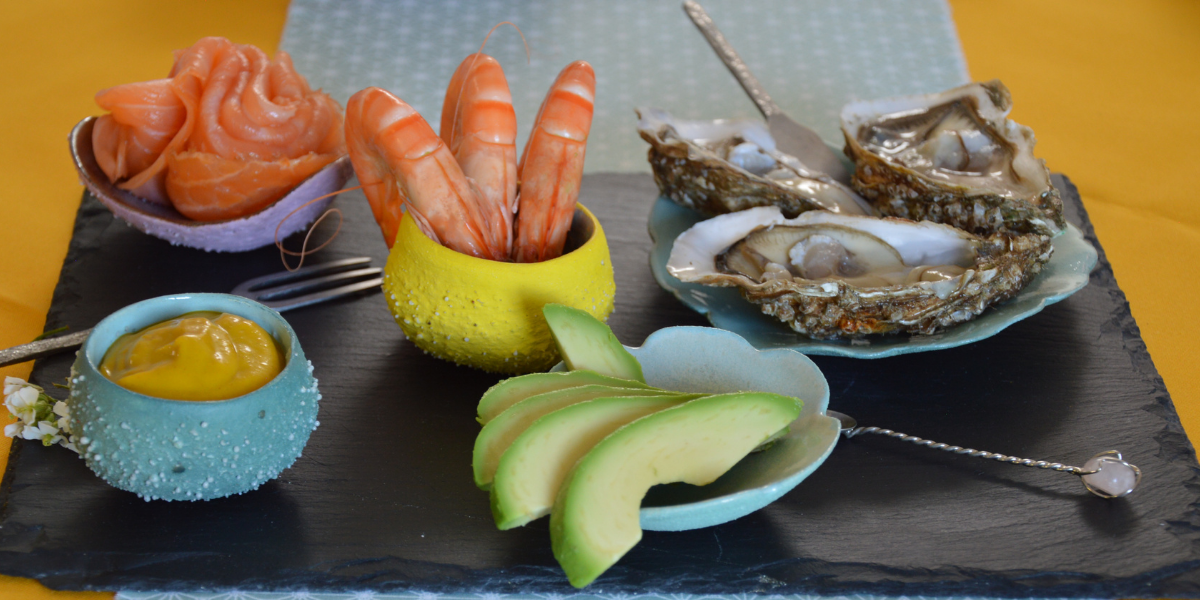 Bouchées d’avocat, saumon  fumé ou crevettes et  Sauce délicate Mango Curry
