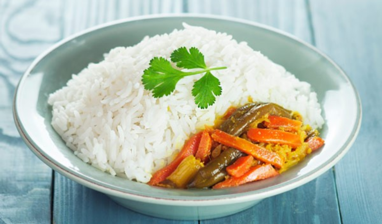 Salade de riz aux achards de légumes