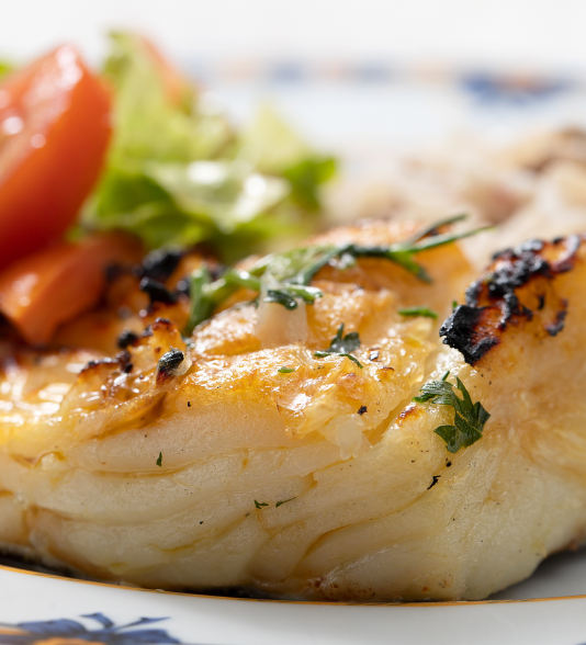 Poisson grillé, sauce créole et riz coco