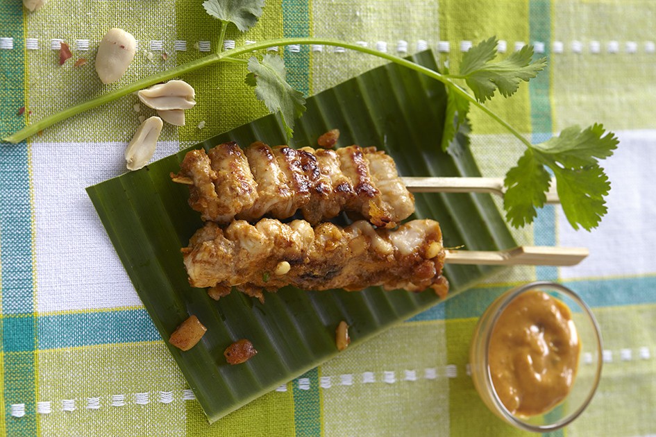 Brochette de dinde au curry rouge et pâte d’arachide crunchy 